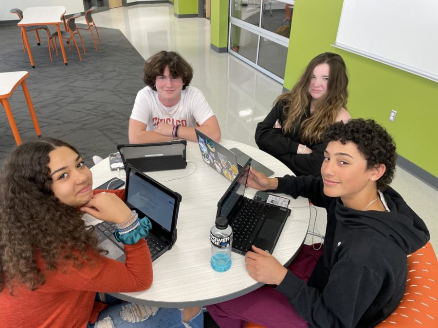 Teens,Jordyn Whitehead, Jayce Smith, TJ Grant, and Halie Gallagher meet to help stimulate good mental health. (Photo by Olivia Del Pinal)