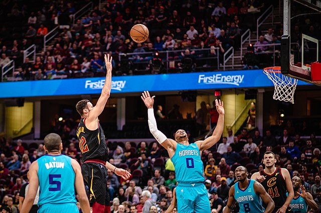 640px-Cleveland_Cavaliers_vs._Charlotte_Hornets_(32651785827)