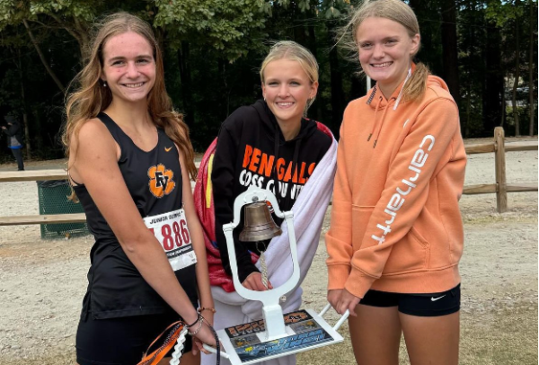 Women’s cross country wins bell as part of stunning season