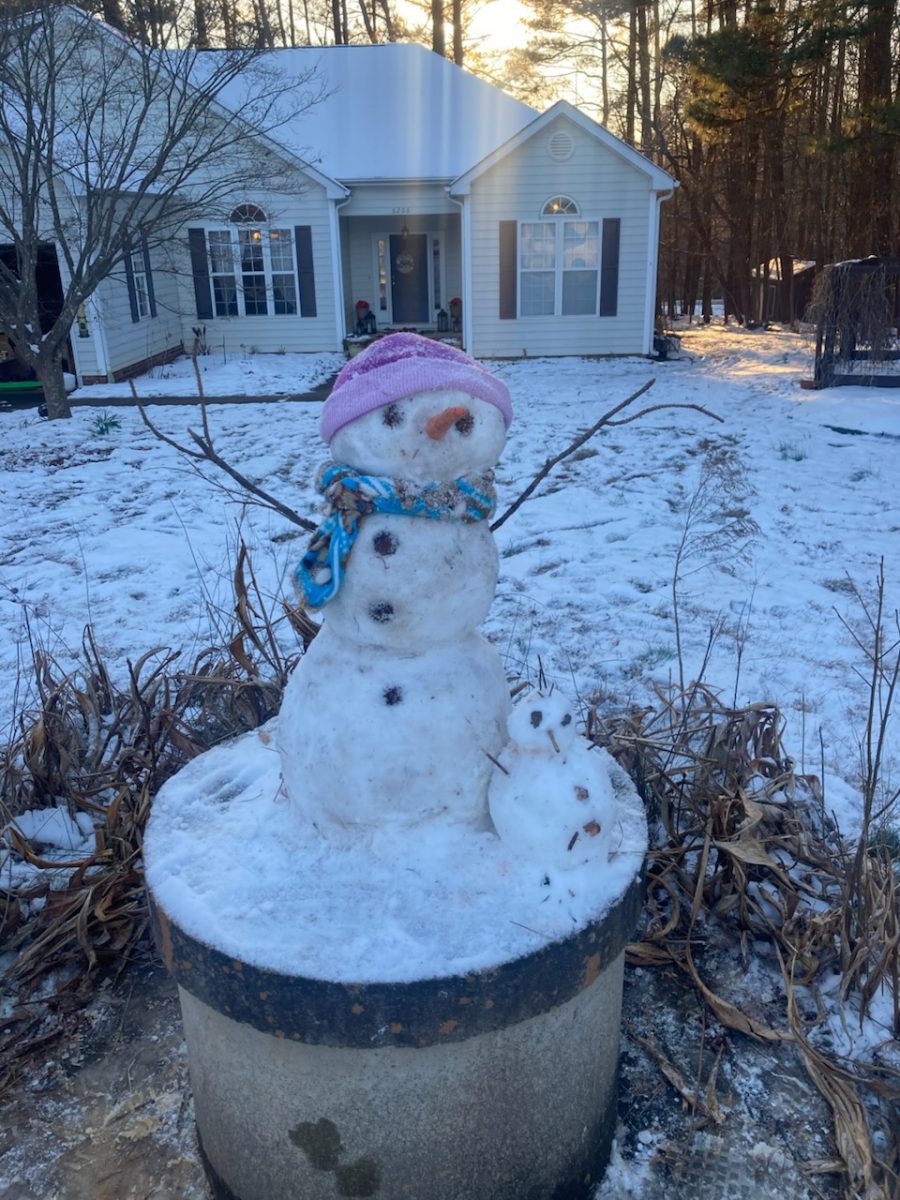 Students make snowmen during the snow days.

