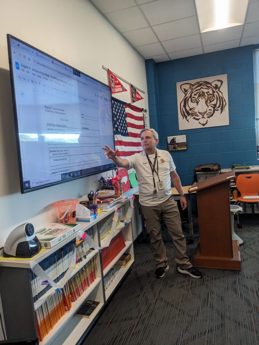 Marshall Wortham explains literary circle projects to his class.