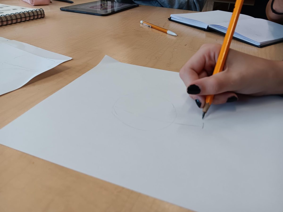Student drawing in art club.