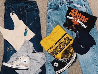 Low rise jeans and baggy tees give off the modern 2000s vibes.