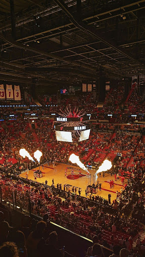 The Miami Heat pregame show, pictured from inside the stadium, will take place at the Kaseya Center in downtown Miami as the team prepares for their NBA week 8 matchup. Photo by Yoad Shejtman on Unsplash