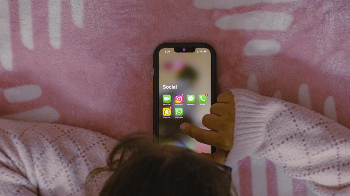 Scrolling on social media only worsens short attention spans and opens up opportunities for mental fatigue. 