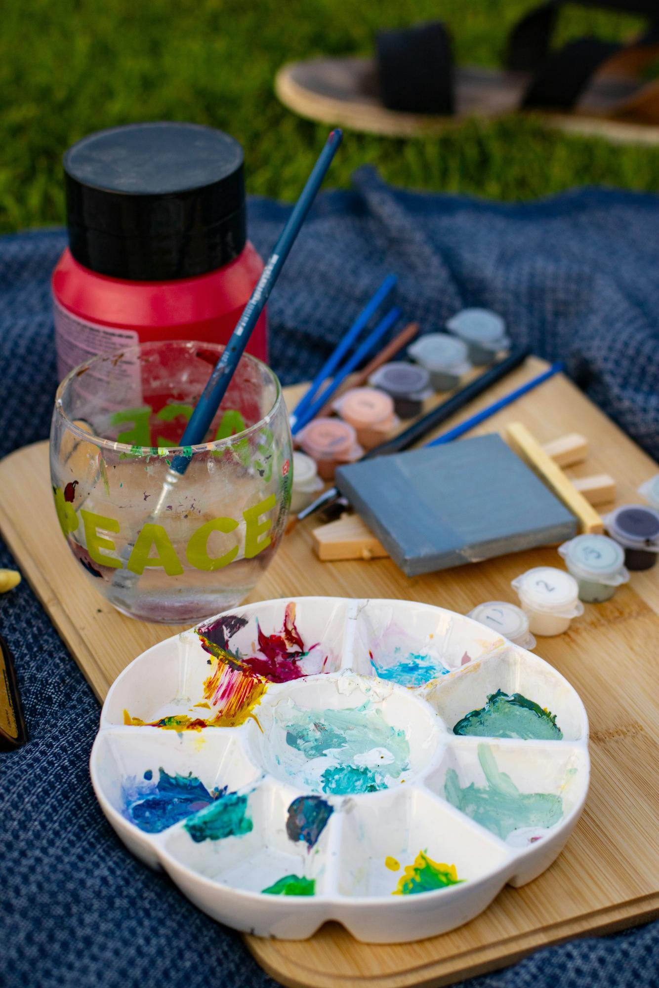 Students spend time doing hobbies in their free time.